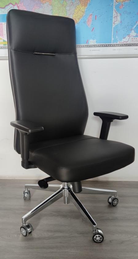 Kožna fotelja B 990 PRIRODNA KOŽA CRNA – premium ergonomska kancelarijska fotelja za maksimalnu udobnost i profesionalan rad